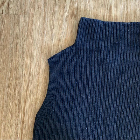 Aritzia Wilfred Sleeveless Turtleneck Sweater - Picture 4 of 6